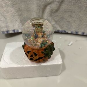 Boyds Collection: Pawlene Prowler - Spooky Treats Snow Globe 1st Edition